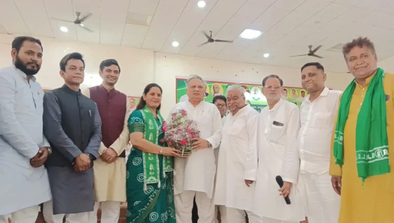सपा करती जाति की राजनीति प्रदेश में फिर बनेगी एनडीए सरकार -रालोद के कार्यकर्ता सम्मेलन में राष्ट्रीय महासचिव ने व्यक्त किए उद्गार -नेताओं ने संगठन को मजबूत कर चुनावी तैयारी में जुटने का किया आह्वान
